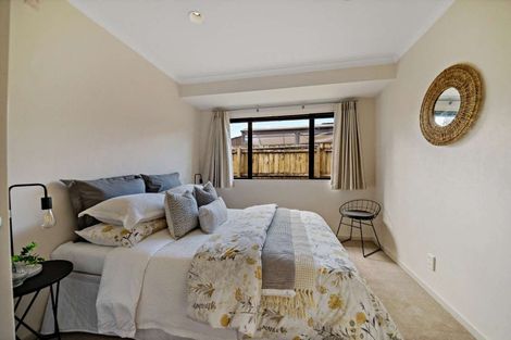 Photo of property in 25 Erne Crescent, East Tamaki, Auckland, 2016