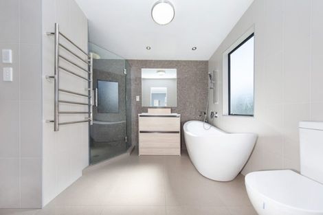 Photo of property in 2/30b Verbena Road, Birkdale, Auckland, 0626