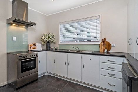 Photo of property in 2a Kurnell Drive, Botany Downs, Auckland, 2010