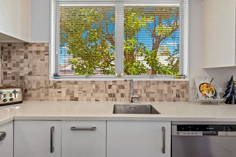 Photo of property in 20 Halberg Street, Glenfield, Auckland, 0629