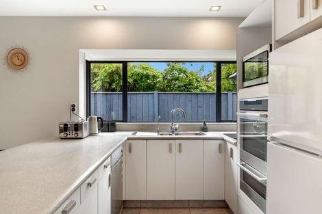 Photo of property in 17 Woburn Place, Takaro, Palmerston North, 4412