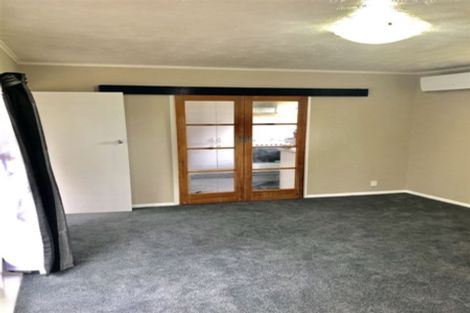 Photo of property in 3 Tamariki Avenue, Kelston, Auckland, 0602