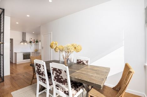 Photo of property in 5 Toutouwai Lane, Inglewood, 4330