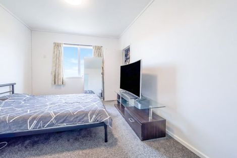 Photo of property in 13 Hellyers Street, Birkdale, Auckland, 0626