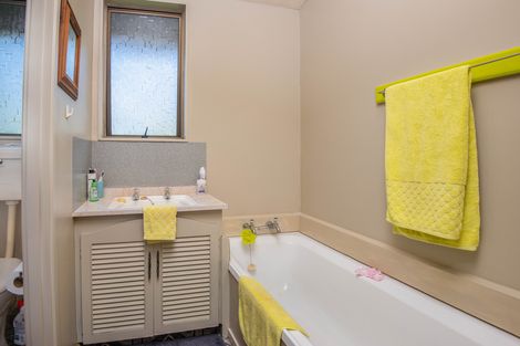 Photo of property in 6 Greenwich Street, Waihola, Milton, 9073