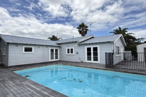 Photo of property in 14 Scarlet Oak Drive, Schnapper Rock, Auckland, 0632