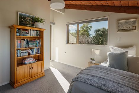 Photo of property in 10 Peregrine Place, Birkenhead, Auckland, 0626