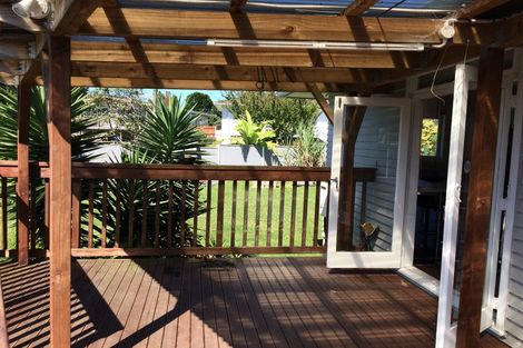 Photo of property in 15 Ennis Avenue, Pakuranga Heights, Auckland, 2010