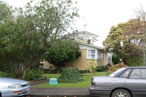 Photo of property in 9 Judkins Crescent, Cockle Bay, Auckland, 2014
