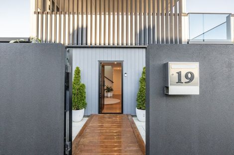 Photo of property in 19 Hospital Terrace, Hospital Hill, Napier, 4110