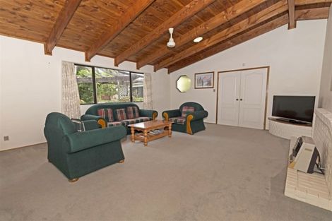 Photo of property in 3 Whiting Grove, West Harbour, Auckland, 0618