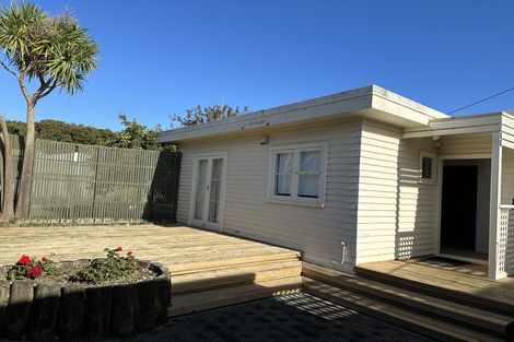 Photo of property in 18 Saulbrey Grove, Woburn, Lower Hutt, 5010