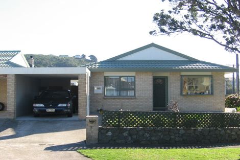 Photo of property in 2 Rudyard Crescent, Johnsonville, Wellington, 6037