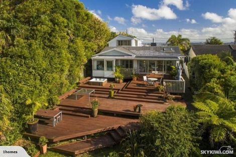 Photo of property in 471 East Coast Road, Murrays Bay, Auckland, 0630