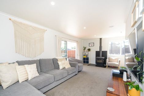 Photo of property in 40 Acacia Street, Kelvin Grove, Palmerston North, 4414