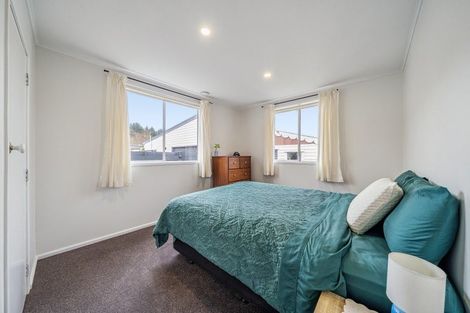 Photo of property in 2/10 Ponderosa Grove, Maoribank, Upper Hutt, 5018