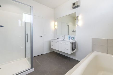 Photo of property in 40a Matakatia Parade, Matakatia, Whangaparaoa, 0930