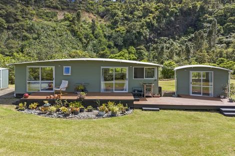 Photo of property in 46 Stoney Creek Drive, Waitakere, Henderson, 0782