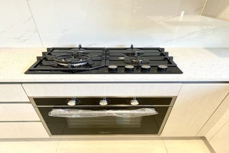 Photo of property in 2/38 Santiago Crescent, Unsworth Heights, Auckland, 0632