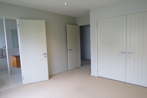 Photo of property in 1 Gleneagles Way, Waiwhakaiho, New Plymouth, 4312