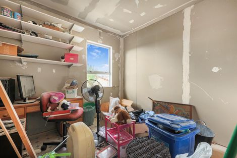 Photo of property in 24 Bundena Place, Clendon Park, Auckland, 2103