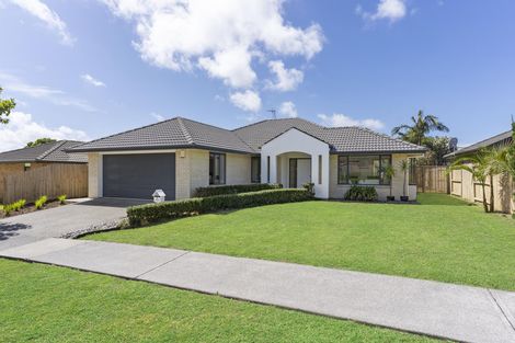 Photo of property in 8 Corrofin Drive, East Tamaki, Auckland, 2013