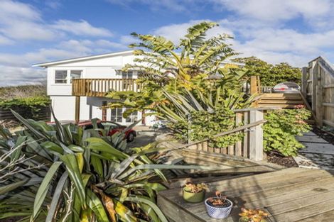 Photo of property in 78 Grays Road, Camborne, Porirua, 5026