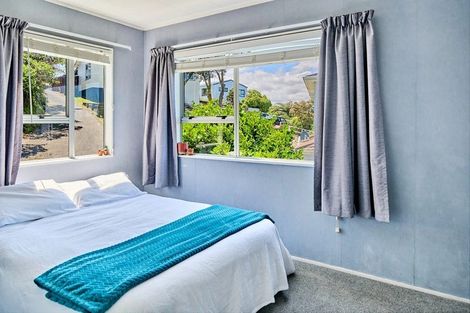 Photo of property in 18a Cheltenham Terrace, Newlands, Wellington, 6037