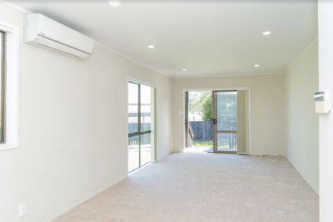 Photo of property in 20 Pukeroa Place, Papakura, 2110