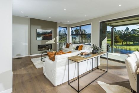 Photo of property in 18 Lucas Creek Way, Albany, Auckland, 0632
