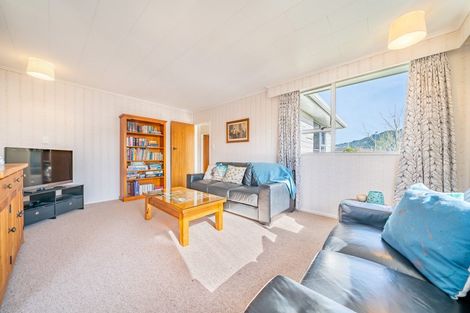 Photo of property in 18 Shanly Street, Brown Owl, Upper Hutt, 5018