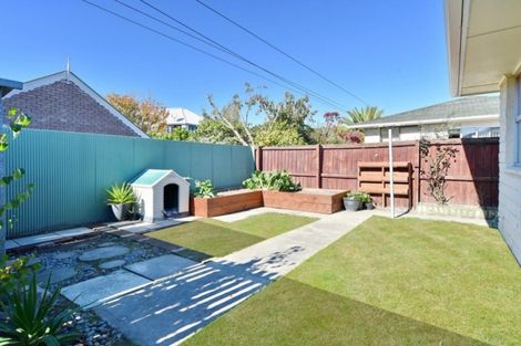 Photo of property in 2/10 Salford Avenue, Redwood, Christchurch, 8051