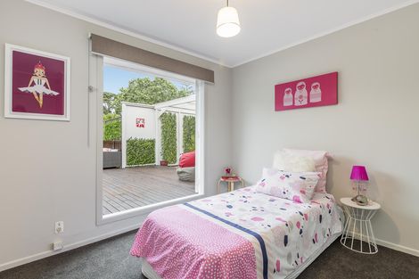 Photo of property in 44 Taupo Street, Green Bay, Auckland, 0604