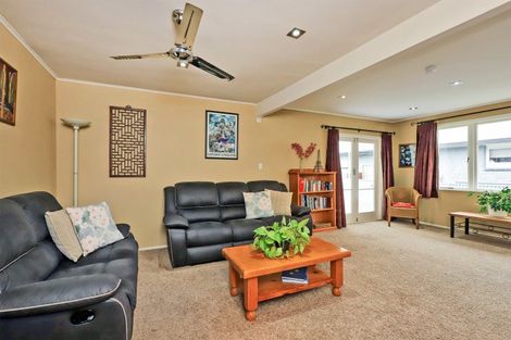 Photo of property in 34 Warwick Crescent, Taradale, Napier, 4112