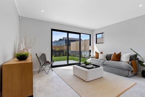 Photo of property in 21 Cambie Avenue, Red Beach, 0932