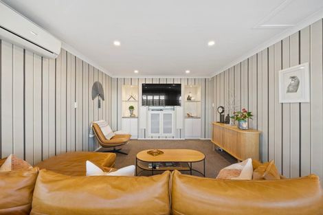 Photo of property in 3 Pounamu Place, Shelly Park, Auckland, 2014