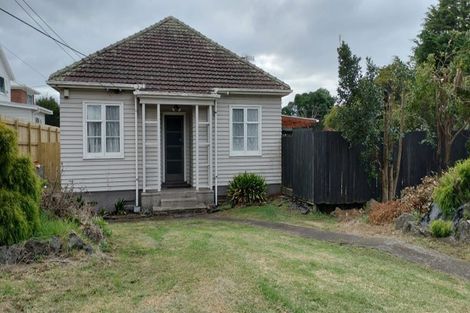 Photo of property in 9 Waiohua Road, Greenlane, Auckland, 1061