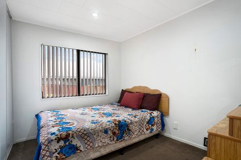 Photo of property in 2/10 Charisma Place, Randwick Park, Auckland, 2105