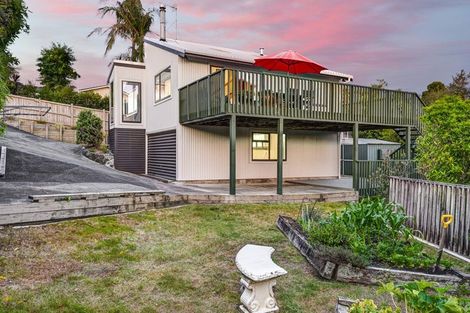 Photo of property in 10 Oliver Twist Avenue, Mellons Bay, Auckland, 2014