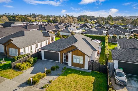 Photo of property in 14 Gilbransen Road, Kumeu, 0810