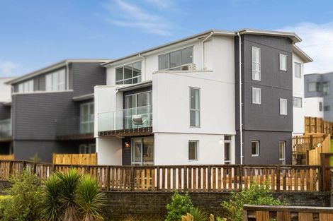 Photo of property in 4/10 Vinifera Place, Fairview Heights, Auckland, 0632