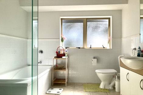 Photo of property in 41 Roy Maloney Drive, Henderson, Auckland, 0612