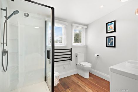 Photo of property in 102 Jellicoe Street, Martinborough, 5711