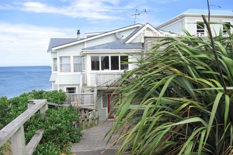 Photo of property in 1 Milne Terrace, Island Bay, Wellington, 6023