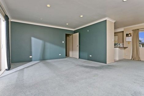 Photo of property in 2/22 Grenadine Place, Unsworth Heights, Auckland, 0632