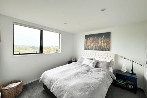 Photo of property in 52e Vodanovich Road, Te Atatu South, Auckland, 0610