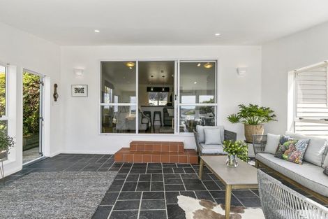 Photo of property in 15 Paparangi Crescent, Paparangi, Wellington, 6037