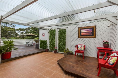 Photo of property in 44 Taupo Street, Green Bay, Auckland, 0604