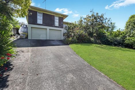 Photo of property in 5 Mirrabooka Avenue, Botany Downs, Auckland, 2010