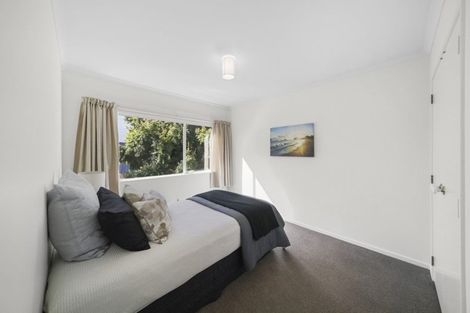 Photo of property in 2/17 Headcorn Place, Botany Downs, Auckland, 2010